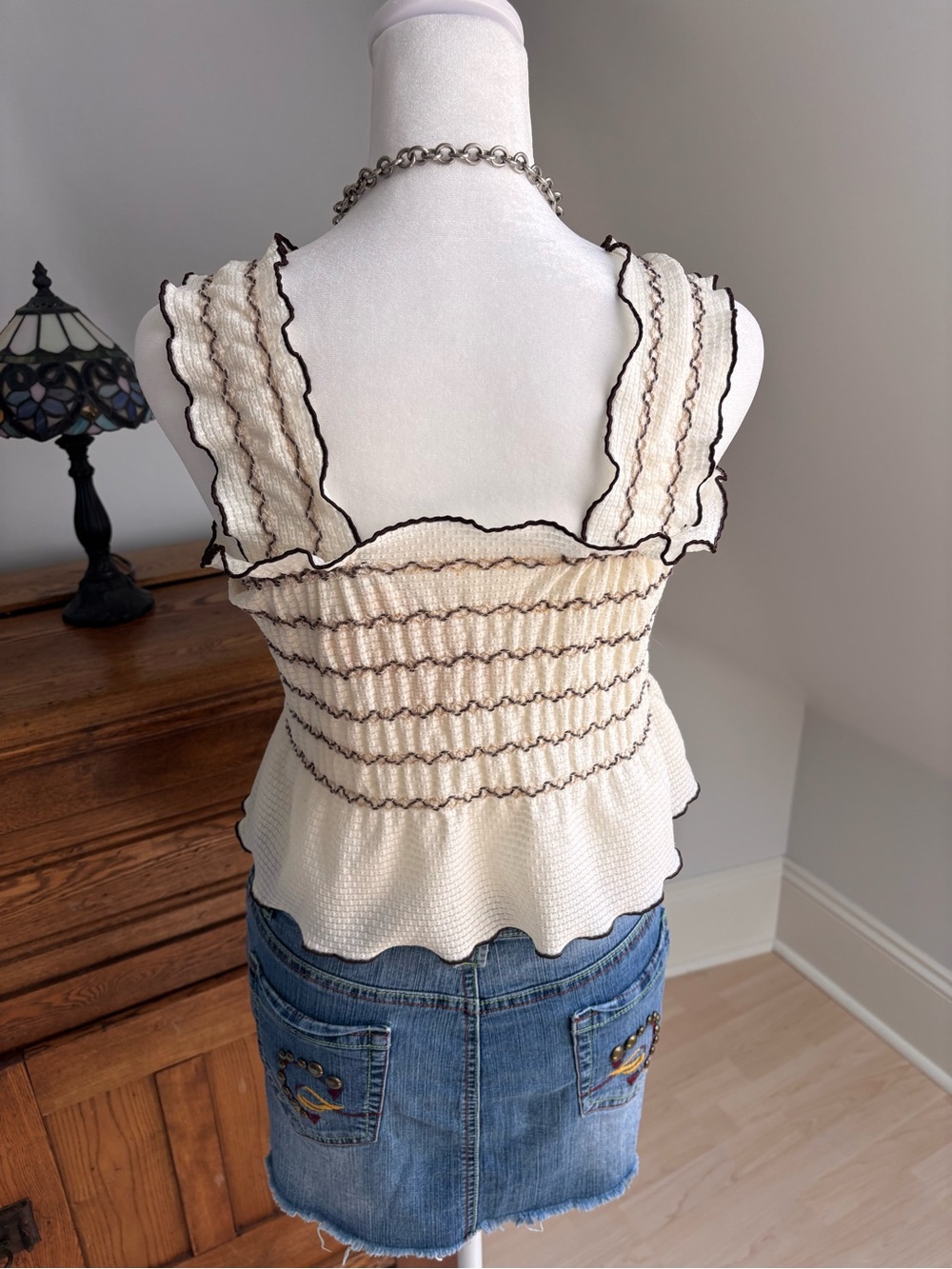 Vintage Cream Ruffle Tank 🤍 - Picture 2 of 5